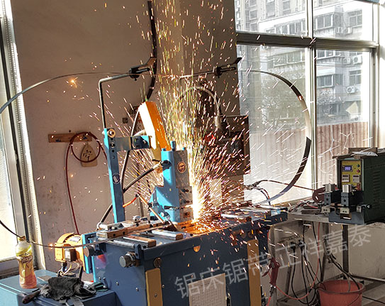 帶鋸條焊接生產(chǎn)過(guò)程